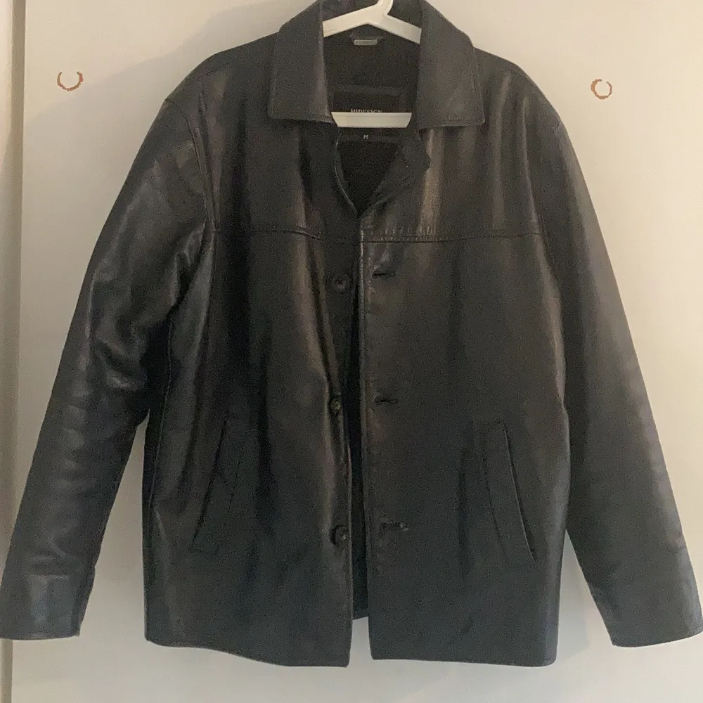 Quality 100% leather jacket in thick, strong leather . Jackor.