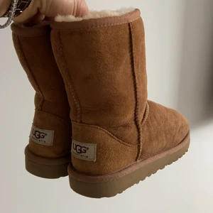 Barn ugg strl 31 - Finns att hämta i Bromma, Annedal. Eller möts upp i Stockholm. 