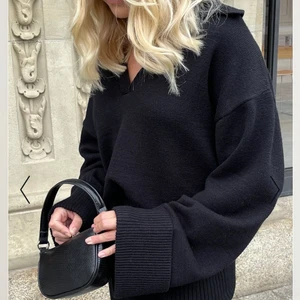 Tröja  - Supersnygg tröja från Moa Mattssons kollektion med NAKD!! Den är helt ny och aldrig använd! Så skönt material!🤍🤍storlek XS!!🤍🤍men passar definitivt S-M också!