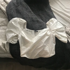 Topp från Ginatricot i stl 36 - En jättefin festligare topp från Gina! Aldrig använd endast provad!