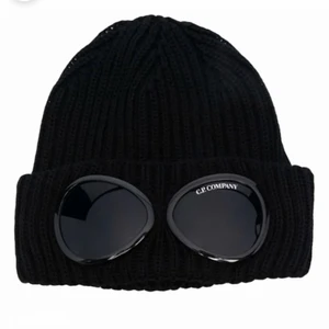 Söker - Söker denna eller liknande mössa! Kontakta mig asap om du säljer!