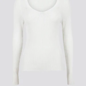 stickad tröja  - En super skön stickad tröja som jag verkligen älskar men jag säljer den dock för att jag inte riktigt använder den så mycket