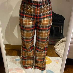 Monki kostymbyxa - Perfekta kostymbyxor till hösten. Jättefint skick ❣️ storlek 40 