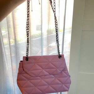 Väska  - Rosa väska aldrig använd 