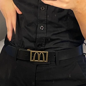 McDonalds - Säljer mitt snygga McDonalds bälte/skärp då jag har slutat att jobba där. Det är limited edition och går inte att köpa i butik, bara av folk som jobbat där. Om ni har frågor så bara hör av er. Blir budgivning 💗💗👍🏼 