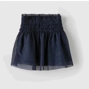 Zara kjol - Säljer denna populära zara kjol som är i jättebra skick då den bara är använd en gång