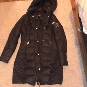 Rock and blue jacka - Vinterjacka från Rock and blue. Päls finns och ingår med, fuskpäls. Köpt för 3000kr