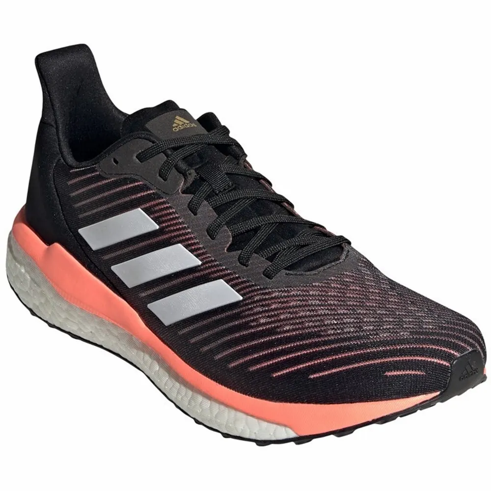 - shoes intended for running and everyday use * upper material: fabric + synthetic materials * mesh upper * cushioned tongue * Adiwear outsole * responsive Boost midsole * feeling of breathable comfort and stabilization * black colour * collection: spring 2020  Your run is the best part of the day. These adidas SolarDrive 19 shoes are a must-have for your running gear.  The breathable mesh upper is lightweight and comfortable. Enjoy the energy that comes back to you with every step thanks to Boost cushioning.. Skor.