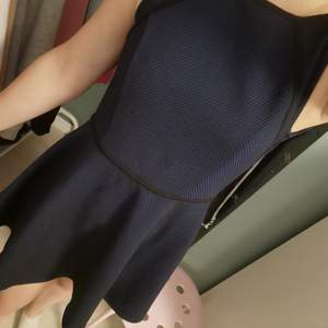 Blå klänning från Forever 21 i strl S, köparen står för frakt.🥰 