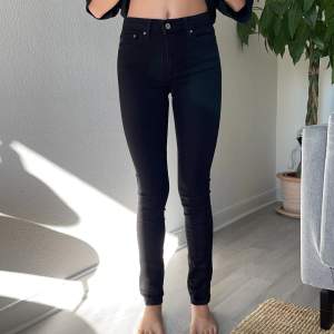 Tighta stuprörsjeans, svarta, stretch 