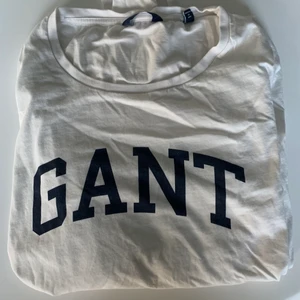 Långärmad gant tröja  - Snygg och väldigt skön. Den är långärmad och har ganska tunt material. Köparen står för frakt 