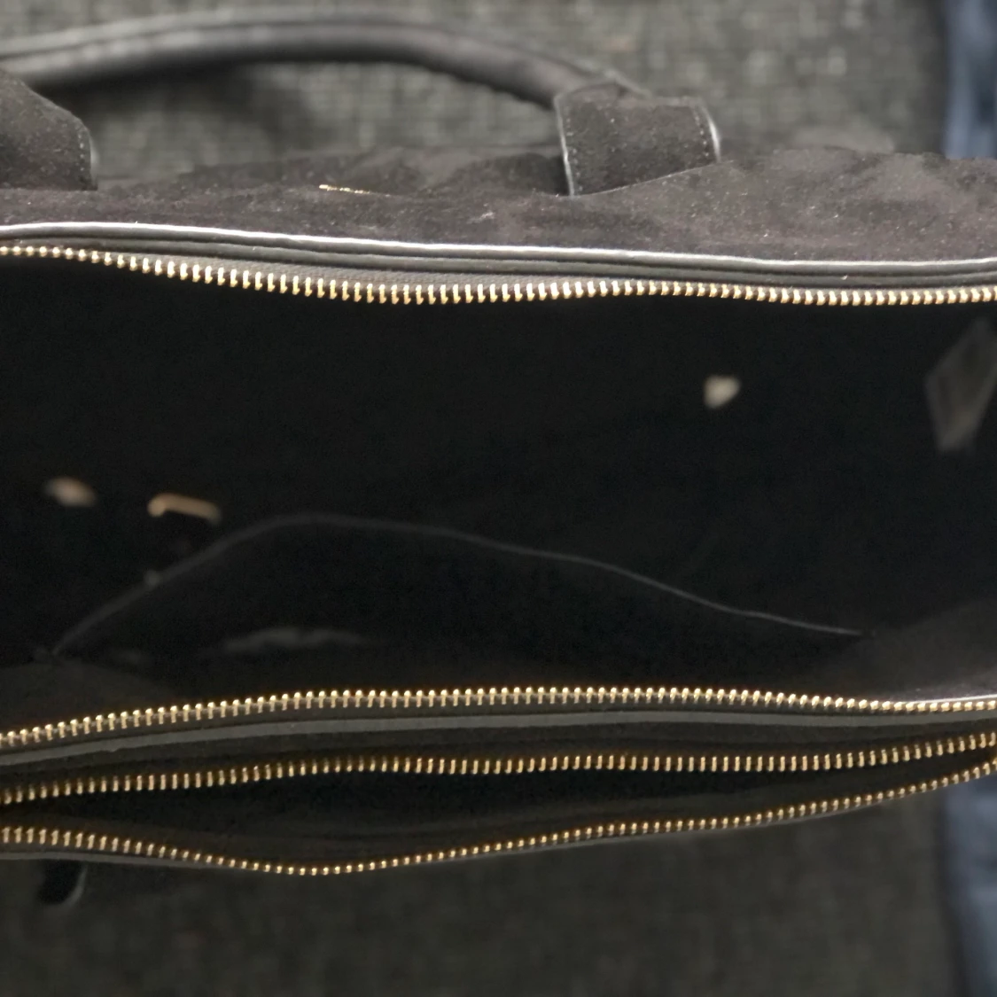 Stor handväska i mocka👜 - 90