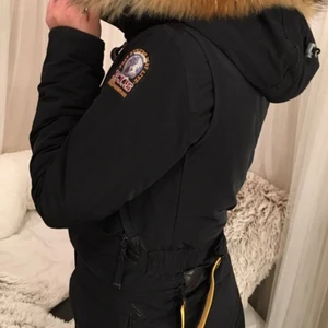 Parajumper Doris  - Parajumper doris, storlek S, endast använd ett fåtal gånger under 1 säsong. Inga skador eller revor.