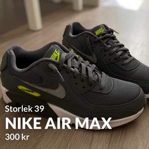 Ett par helt nya AirMax skor från Nike! Orginalpris: 1450 kr på JD sports