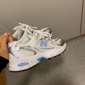 New balance sneakers  - Säljer mina sneakers från new balance. Dom är i stort sett som nya! I storlek 39