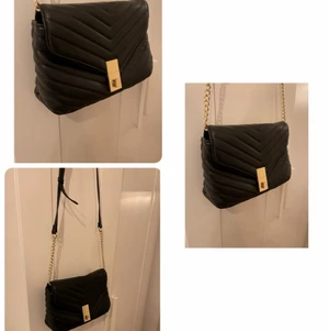 Axelremsväska  - Svart axelremsväska | fint skick , knappt använd! Betalas med swish! Skicka ett meddelande ifall de är nått du undrar! 