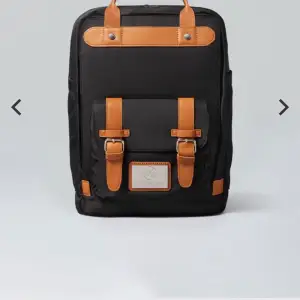Storleken på väskan är så att du får ner en 13 tum laptop. Nypris:999kr