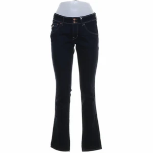 Lågmidjade jeans - Lågmidjade jeans i nyskick!! Aldrig använda då de ej passade. Innerbensmåttet är 87 cm vilket är för långt på mig som är 164. midjemåttet är 76cm! Hör av er vid intresse💕