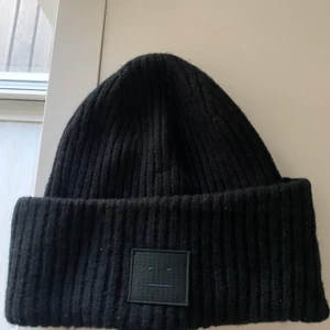 Acne mössa  - Svart Acne mössa i fin skick🖤 pris kan diskuteras 
