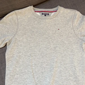 Snygg tröja ( passar som xs-s - Unisex tröja i bra skick