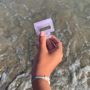 💜 HÅRKLÄMMA 💜 - Populär hårklämma som passar till allt 💜 Gratis frakt, skicka ett meddelande för att beställa!