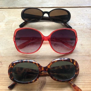 Solglasögon - Inga repor, alla i fint skick. 250 för alla tre elr skriv om du e intresserad av bara ett par!