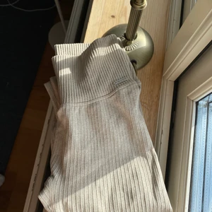 Ami’n tights ribbed  - Ser helt oanvända ut. Trivs ej i färgen. Anvönda 2-3 gånger. 