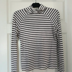 Randig polo tröja - Randig polotröja ifrån Forever21