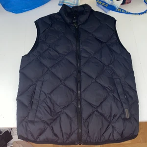 Peak Performance väst strl L - Fick i present för något år sen aldrig använt 