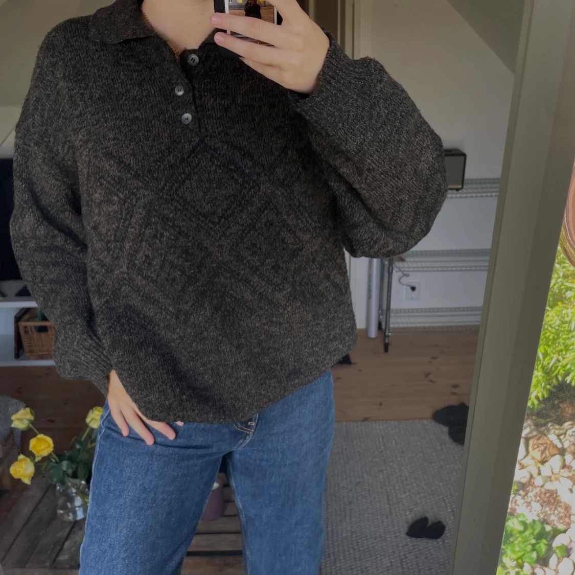 Brun stickat tröja