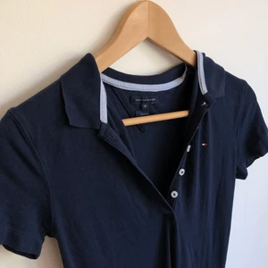 Tommy Hilfiger klänning - Väldigt bra skick!! Super snygg till tidig höst💗