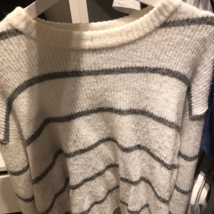 Randig stickad - Randig stickad tröja  skriv för fler bilder o så!🥰