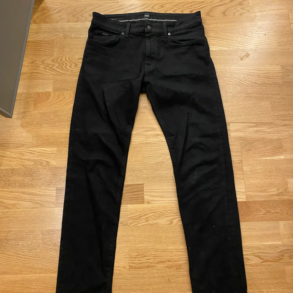 Säljer för att dom inte kommer till någon användning. Ny pris 1300kr. Bra skick . Jeans & Byxor.