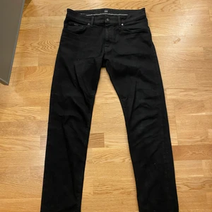 Hugo Boss Jeans - Säljer för att dom inte kommer till någon användning. Ny pris 1300kr. Bra skick 