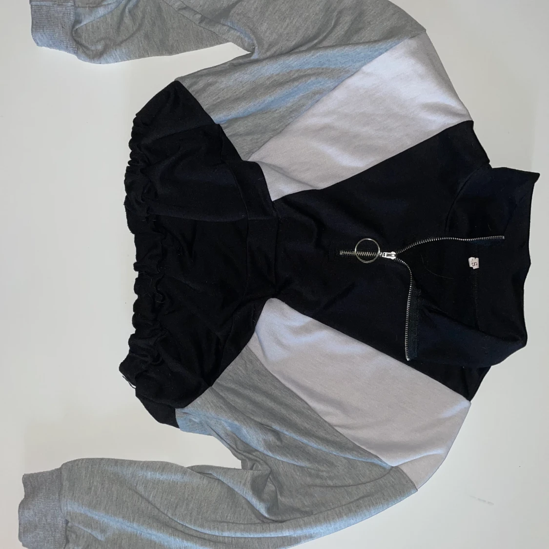 Sweetshirt svart,grå och vit