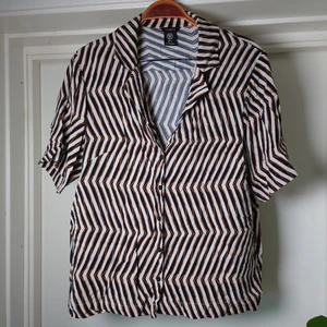 Mönstrad blus - Tunn, mönstrad blus🌻