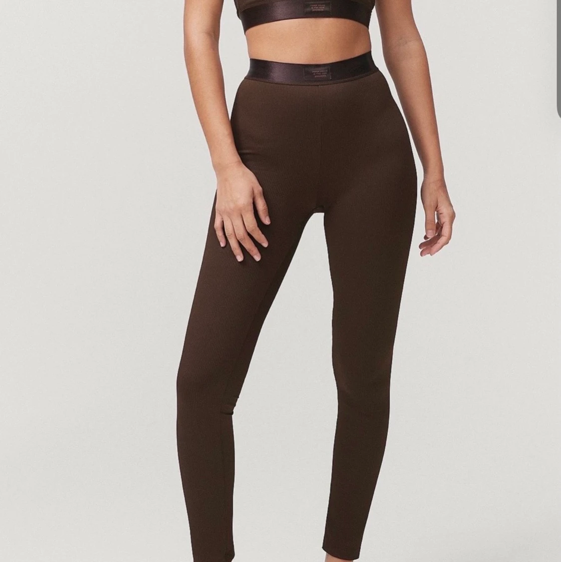 Bruna träningsbyxor GINA TRICOT