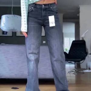 Zara jeans  - aldrig använd pga förstor storlek!! (lånad bild) sålda för 450kr💗💗