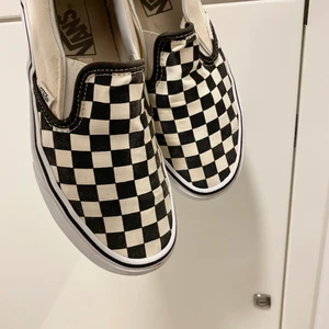 Skor - Vans skor som är köpta för ungefär 3 år sen. Använda och inte som nya men absolut inget fel på dom💞det är bara att skriva om det skulle vara några frågor💞💞