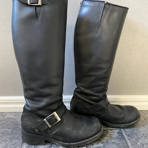 Johnny bulls  - Säljer min Johnny bulls skor i storlek 39. Använt dom i en vinter. 