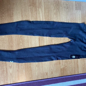 Träningsbyxor  - Säljer mina svarta träningsbyxor från Lager 157 i storlek XS/S. Aldrig använda pågrund av fel storlek.