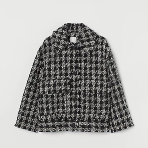 Jacka - Snygg jacka går att använda både på hösten och våren!!🤍🤍storlek S