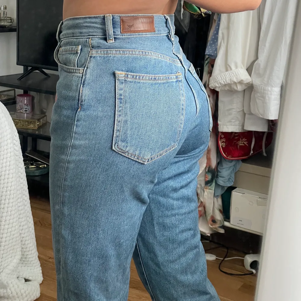 Jättebekväma o fina mom jeans från Bikbok.. Jeans & Byxor.
