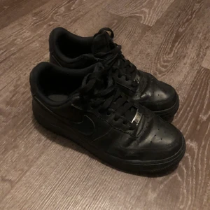 Nike skor - Svarta Airforce som inte används längre! 