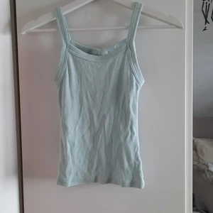 Ribbat linne - Linne från weekday. Aldrig använt. Storlek S