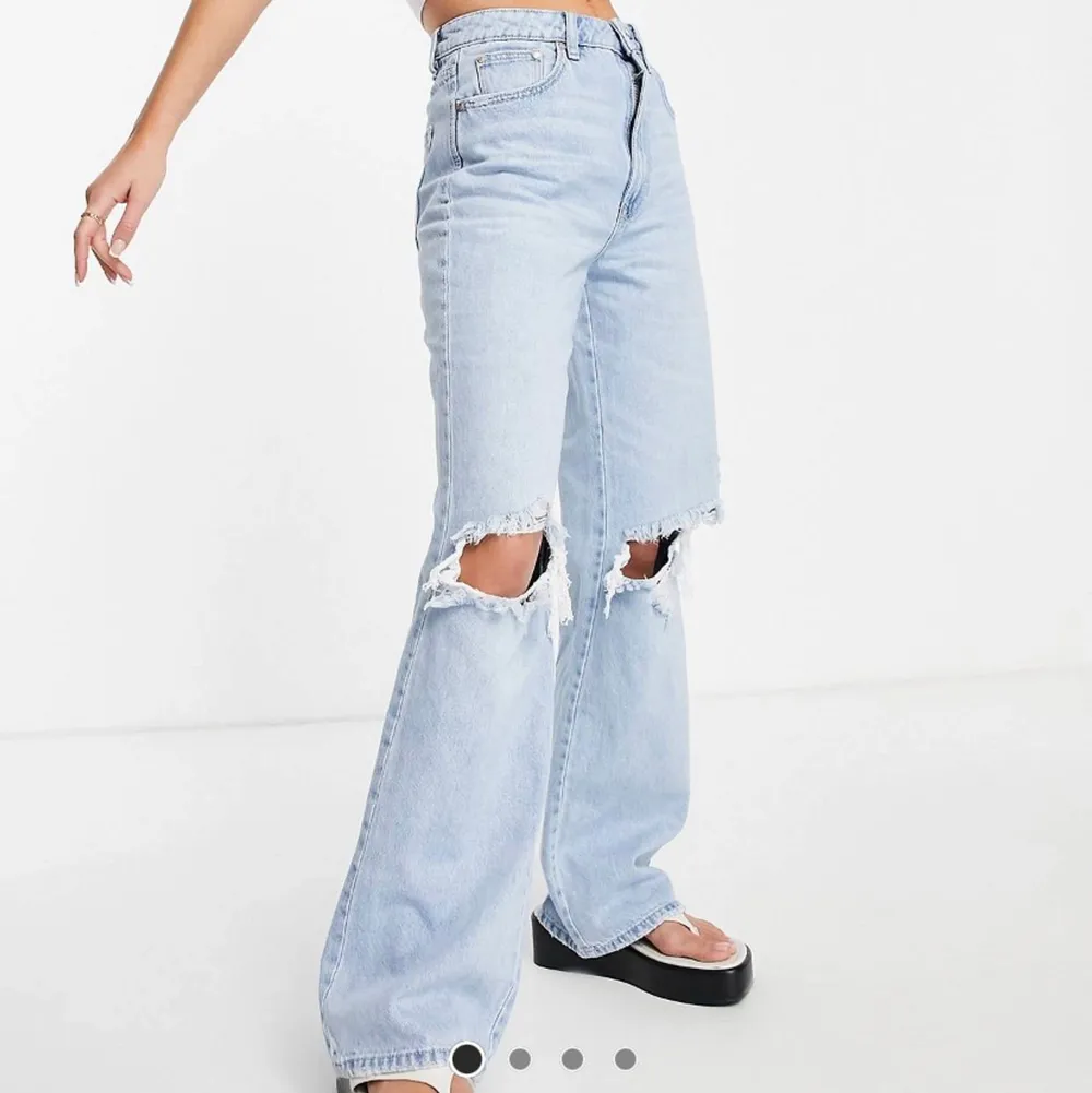 Håliga jeans från stradivarius, använda fåtal gånger:). Jeans & Byxor.