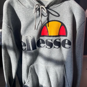 Hoodie  - Fint skick 