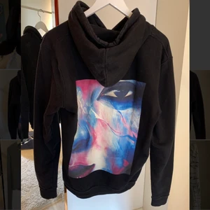 The cool elephant hoodie  - Hoodie från The Cool Elephant. I bra skick. Köptes för runt 600 men mitt pris är 200🤍