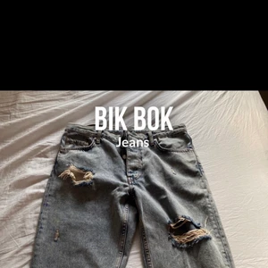 M - Nya har aldrig använd dem mom jeans 