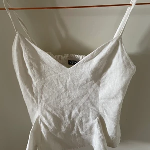 Zara linne - Superfint linne från zara!!💞INTE GENOMSKINLIG, det är dubbelt tyg ish och ganska tjockt skriv privat för fler bilder eller frågor 💞 Finns ej på Zara längre och har nästan aldrig använt, 100 + frakt💞buda privat, köp direkt 200 kr